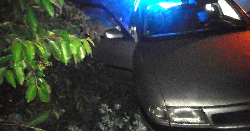 Pijany kierowca zakończył jazdę w rowie