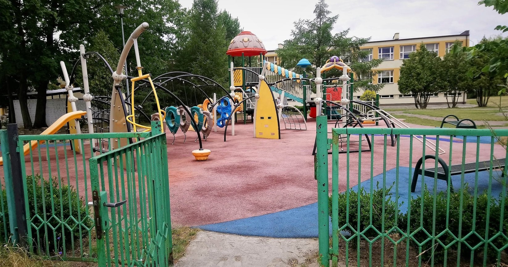 Ekspresowy remont. Plac zabaw przy SP3 ponownie otwarty