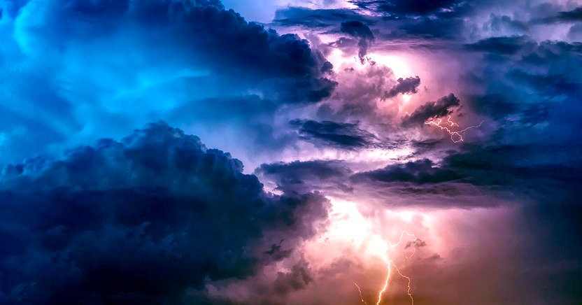 Ostrzeżenie IMiGW. Możliwe burze z gradem