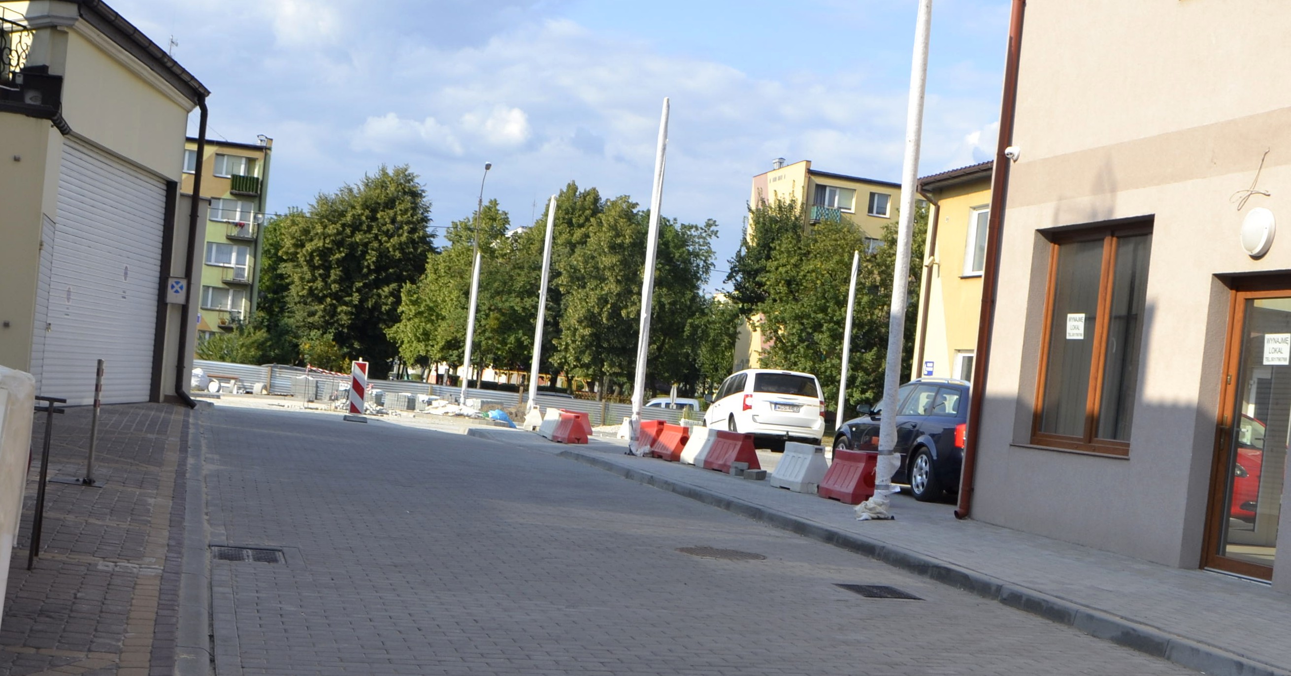 Jest odpowiedź w sprawie słupów na środku chodnika przy ulicy Kujawy