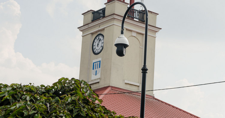 Zawisły kamery. Budowa monitoringu w Gostyninie na ostatniej prostej [ZDJĘCIA]