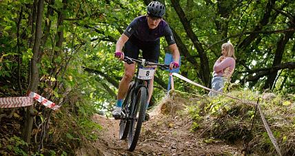 Andrzej Piętka Zwycięża W ...