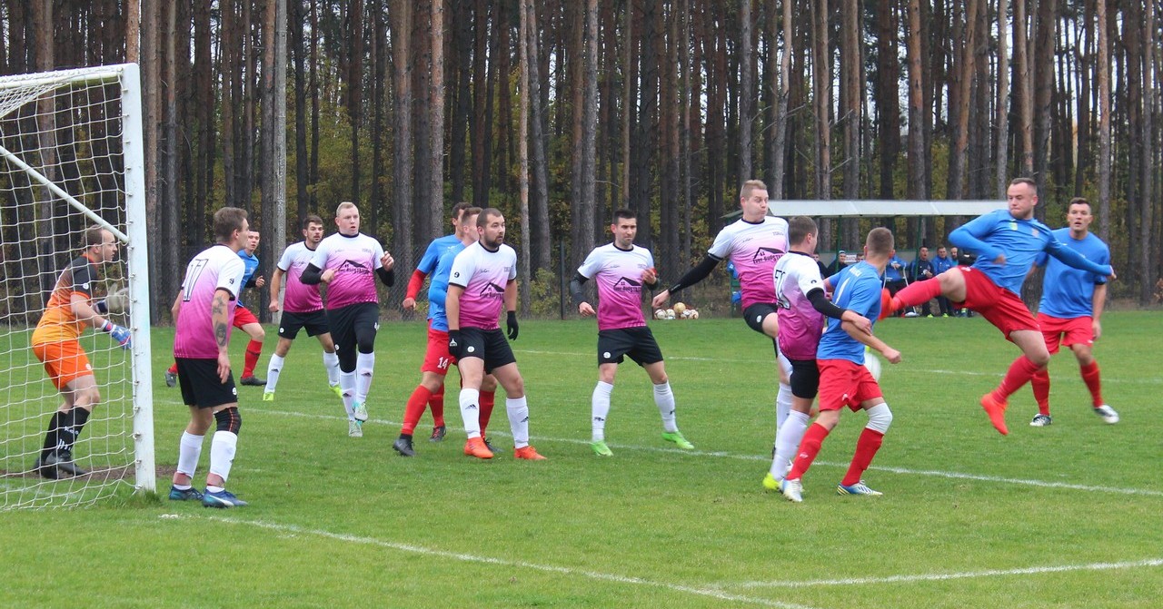 Derby powiatu dla Lucienia. Błyskawica na szóstym miejscu [ZDJĘCIA]