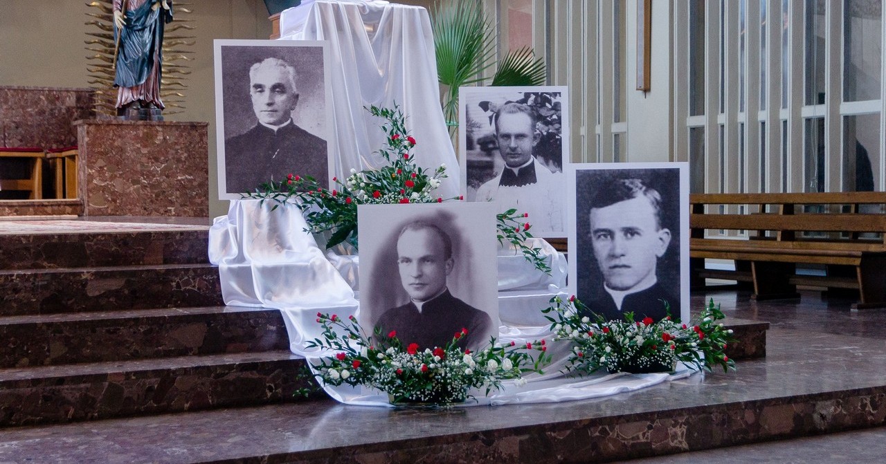 Oddali życie za swojego proboszcza. Parafia św. Marcina składa im hołd [ZDJĘCIA]