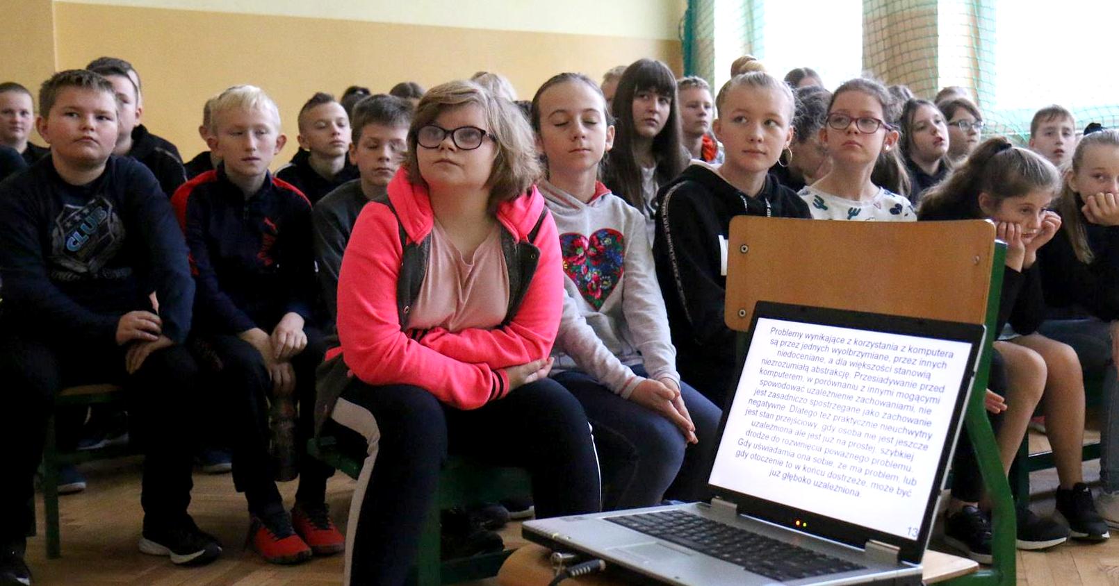 Magia sportu jako alternatywa uzależnień – zajęcia profilaktyczne w SP w Zwoleniu [ZDJĘCIA]