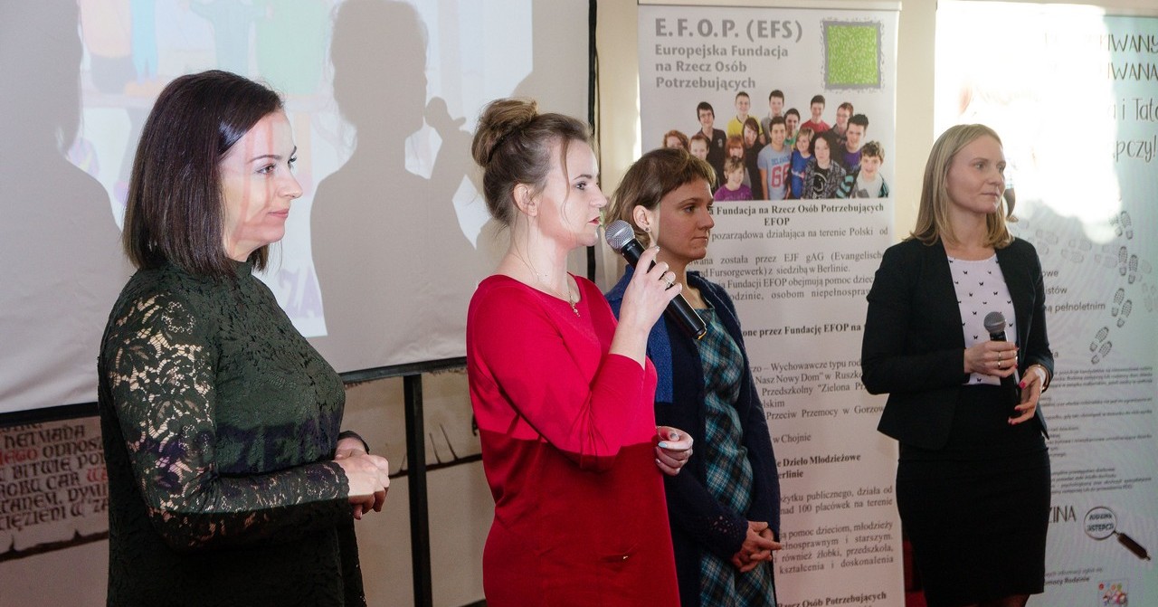 Rodzicielstwo biologiczne oraz zastępcze - konferencja na Zamku Gostynińskim [ZDJĘCIA]