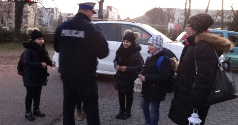 Bezpieczny pieszy po zmroku [ZDJĘCIA]