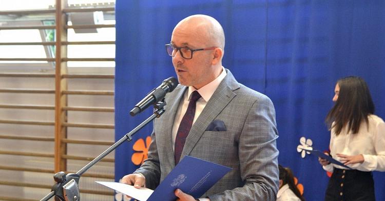 Jakie były powody odwołania dyrektora SP3? Burmistrz wydał oświadczenie