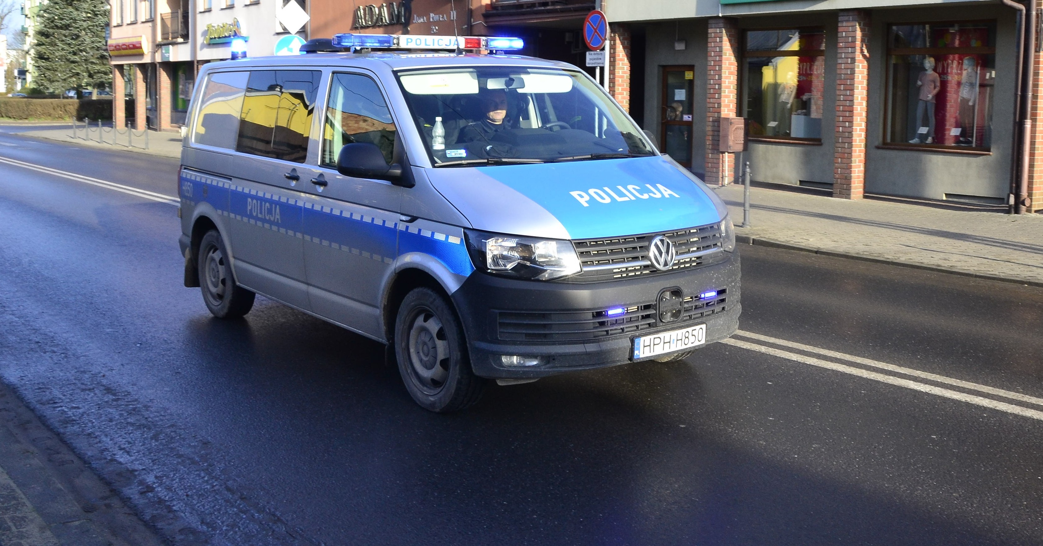 Kierowali autem pomimo braku uprawnień. Odpowiedzą przed sądem