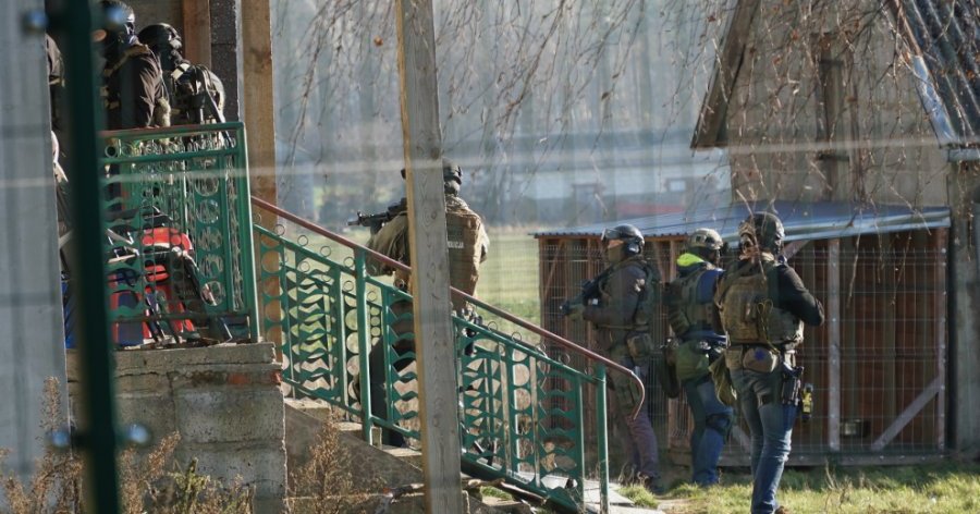 Antyterroryści w akcji. Zatrzymali groźnego przestępcę. Był poszukiwany listem gończym [ZDJĘCIA]