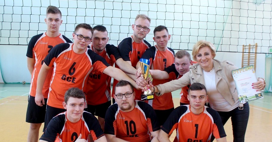 Gostynińskie Centrum Edukacyjne wygrywa siatkarskie mistrzostwa [ZDJĘCIA+WYNIKI]