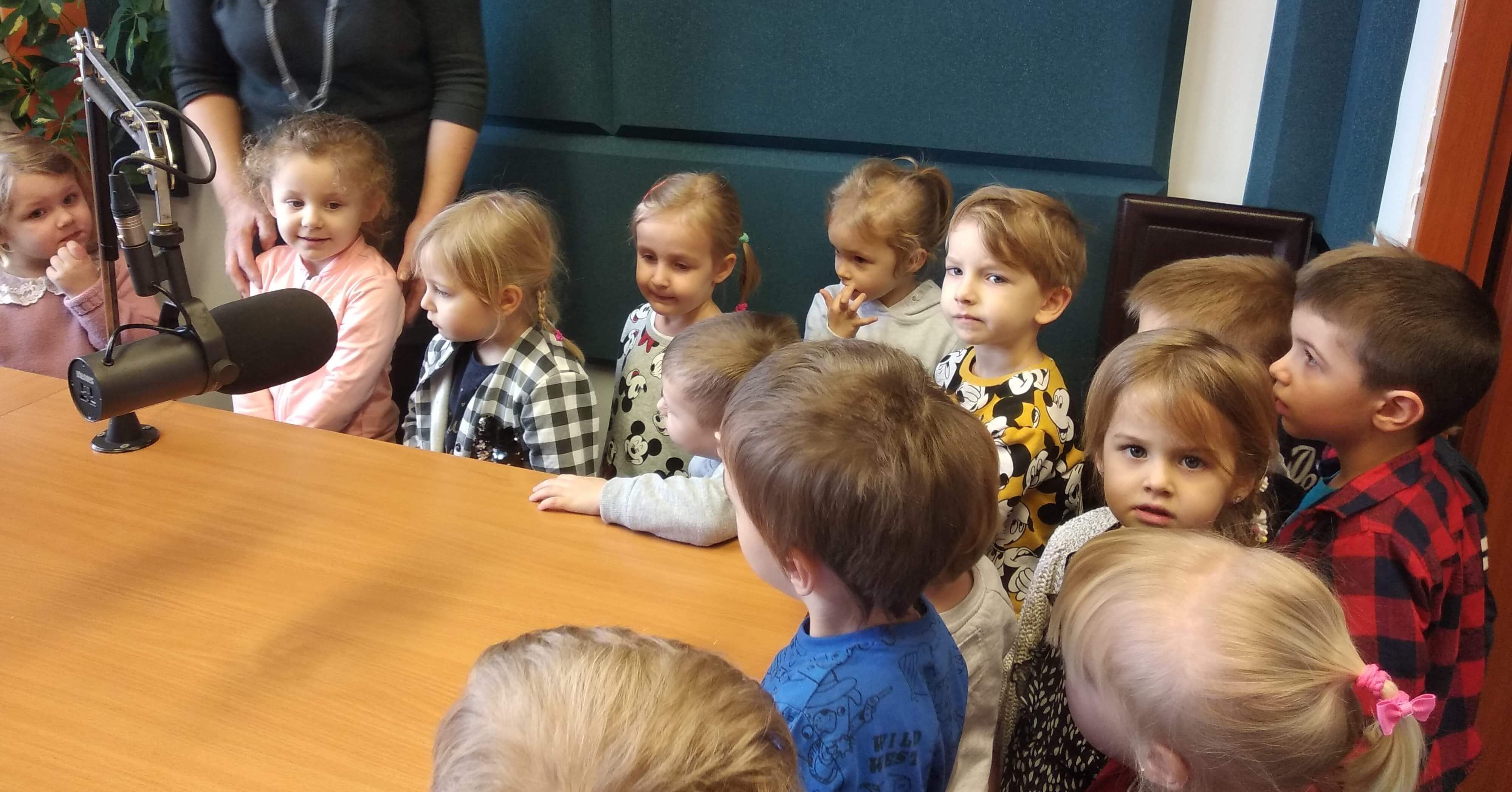 Gostynińskie przedszkolaki w Radiu Eska [ZDJĘCIA]