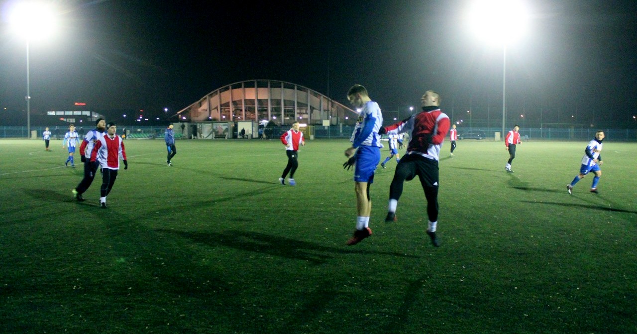 Mazur remisuje 1:1 w pierwszej grze kontrolnej