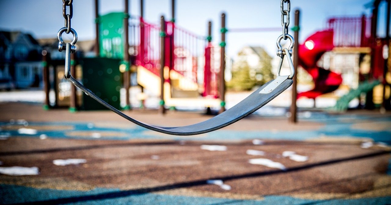 Zakaz korzystania z placów zabaw, boisk, siłowni plenerowych