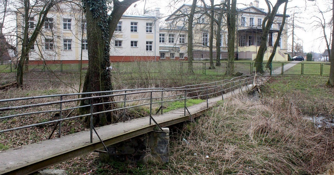 Lucień: kładka zamiast sceny plenerowej [ZDJĘCIA]