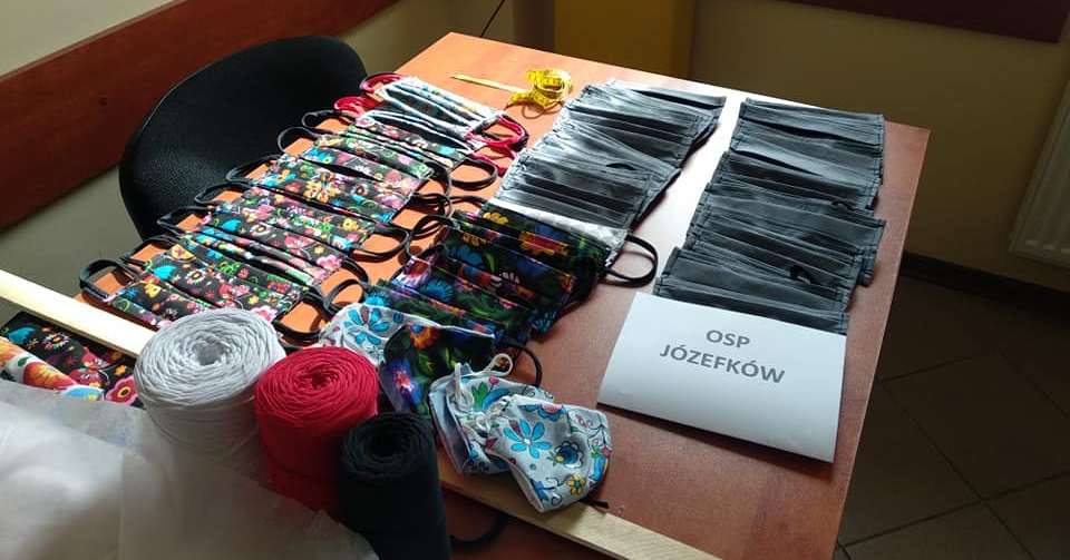 Kolorowe maseczki na smutny czas pandemii