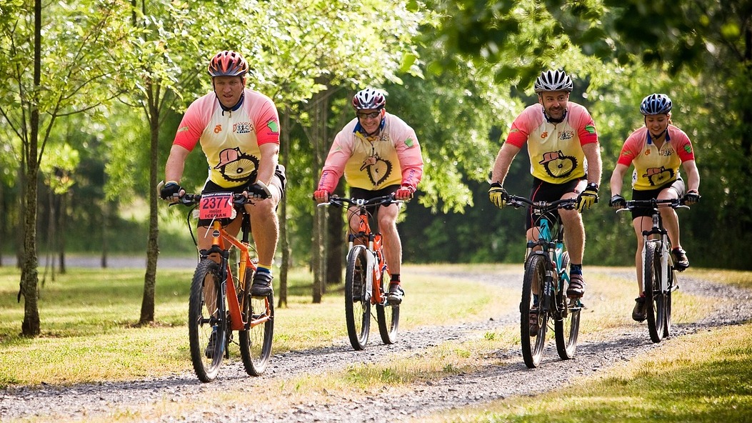 Rowerzysta na drodze – podstawowe zasady