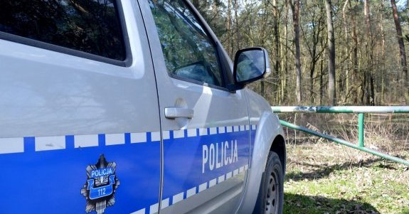 Z narkotykami ukrył się w lesie. Wytropił go policyjny pies