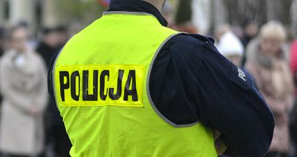 Udają Policjantów By Wyłudzić Pie...