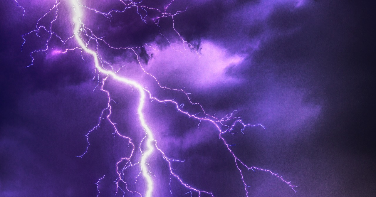 Uwaga na burze z gradem. Ostrzeżenie dla powiatu gostynińskiego