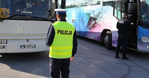 Kontrole autokarów przed wyjazdami na wakacje