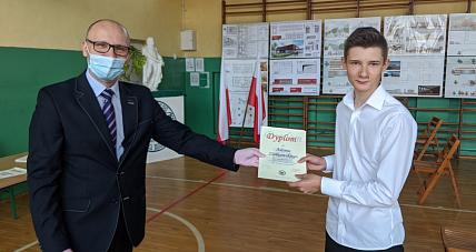 Rok Szkolny 2019/2020 Dobiegł ...