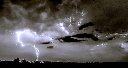 Burze Z Gradem. Ostrzeżenie ...