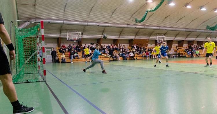 Mniejszy dystans i otwarcie hal sportowych dla widzów. Od dzisiaj kolejne poluzowanie obostrzeń