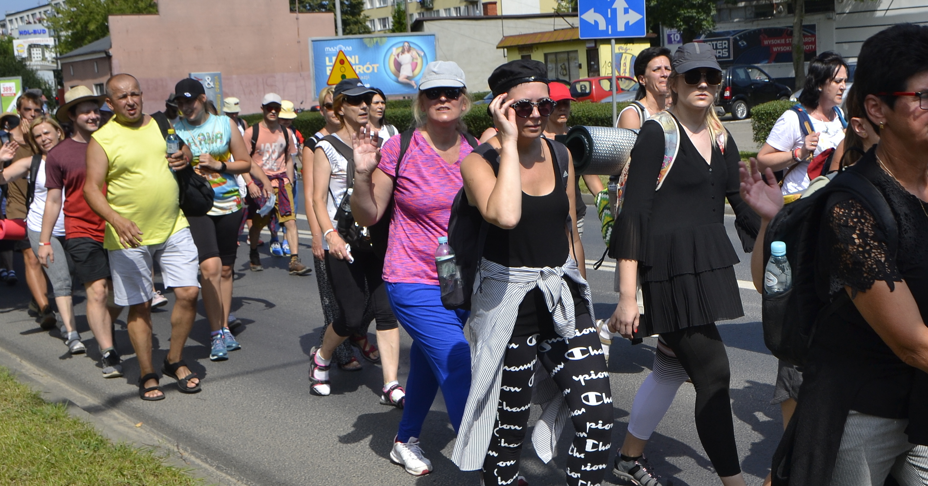 Minął tydzień: wypadek, pielgrzymka i kolejne dane sanepidu