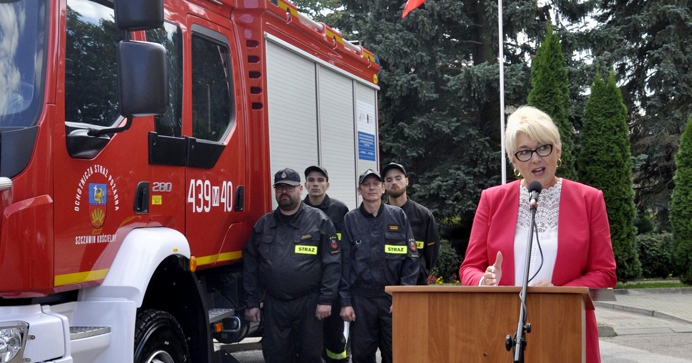 Uroczystość poświecenia nowego wozu strażackiego OSP Szczawin Kościelny [ZDJĘCIA]