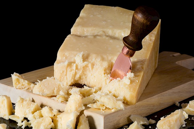 Zawartość kalorii w parmezanie. Dane zasakakują