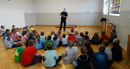 Policjanci Prowadzą Akcję I...