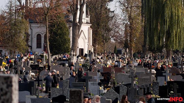 Czy cmentarze w dzień Wszystkich Świętych będą zamknięte? Wiceminister zdrowia odpowiada