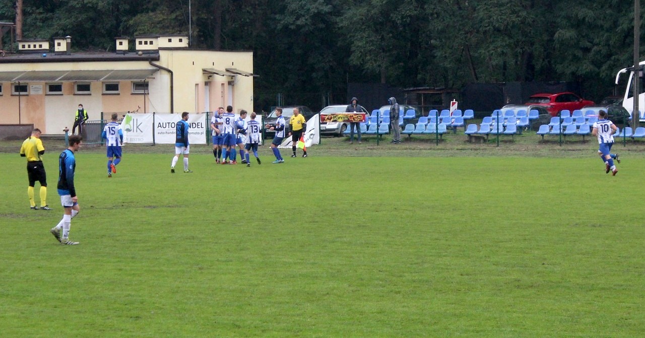 Do przerwy 1:0, po przerwie 1:4 w derbach [VIDEO]