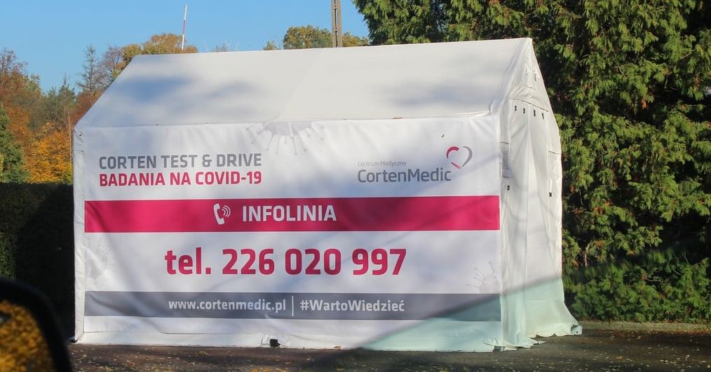 Mieszkaniec Gostynina: kolejki przed punktem badań na COVID-19