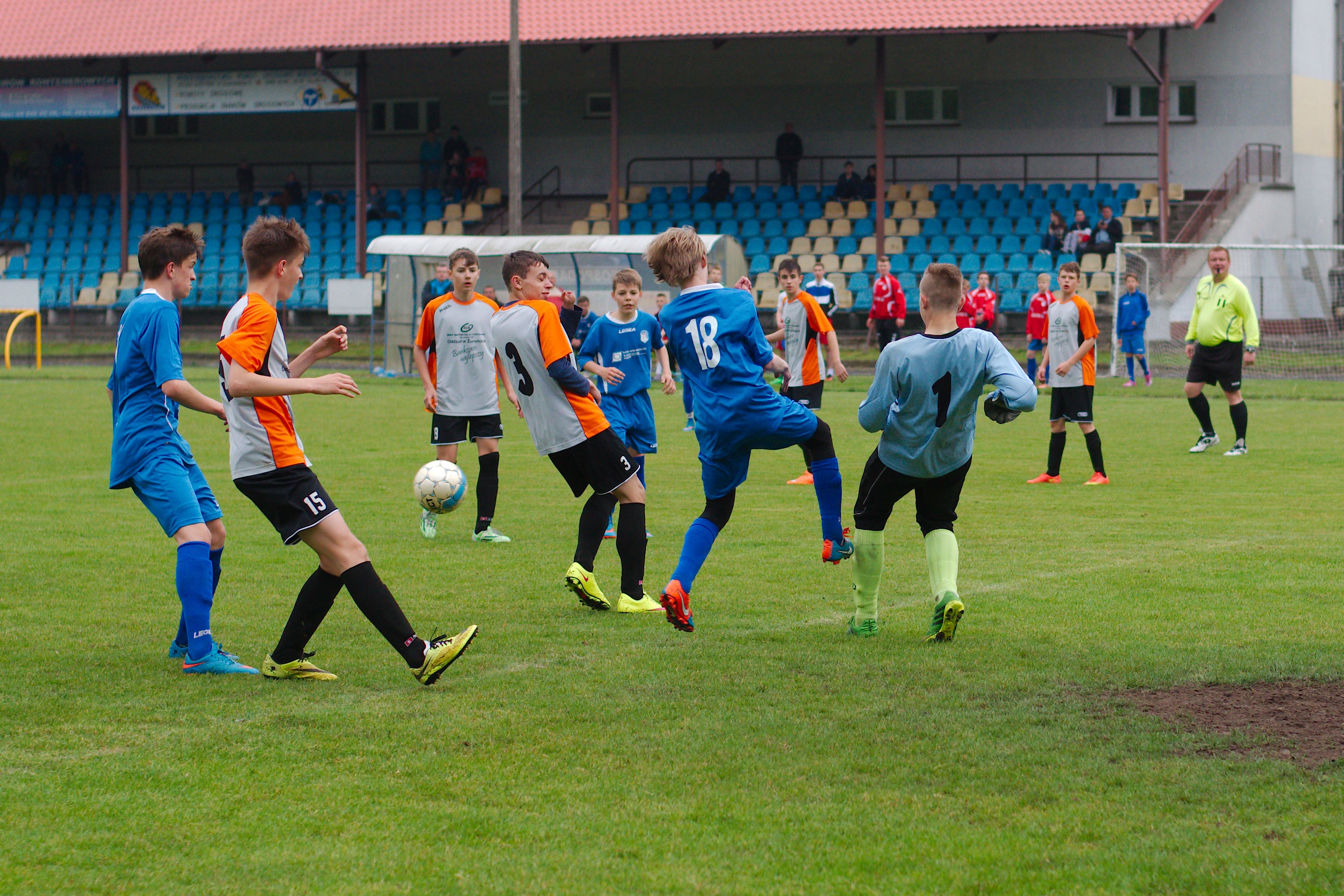 Pierwsza wygrana trampkarzy