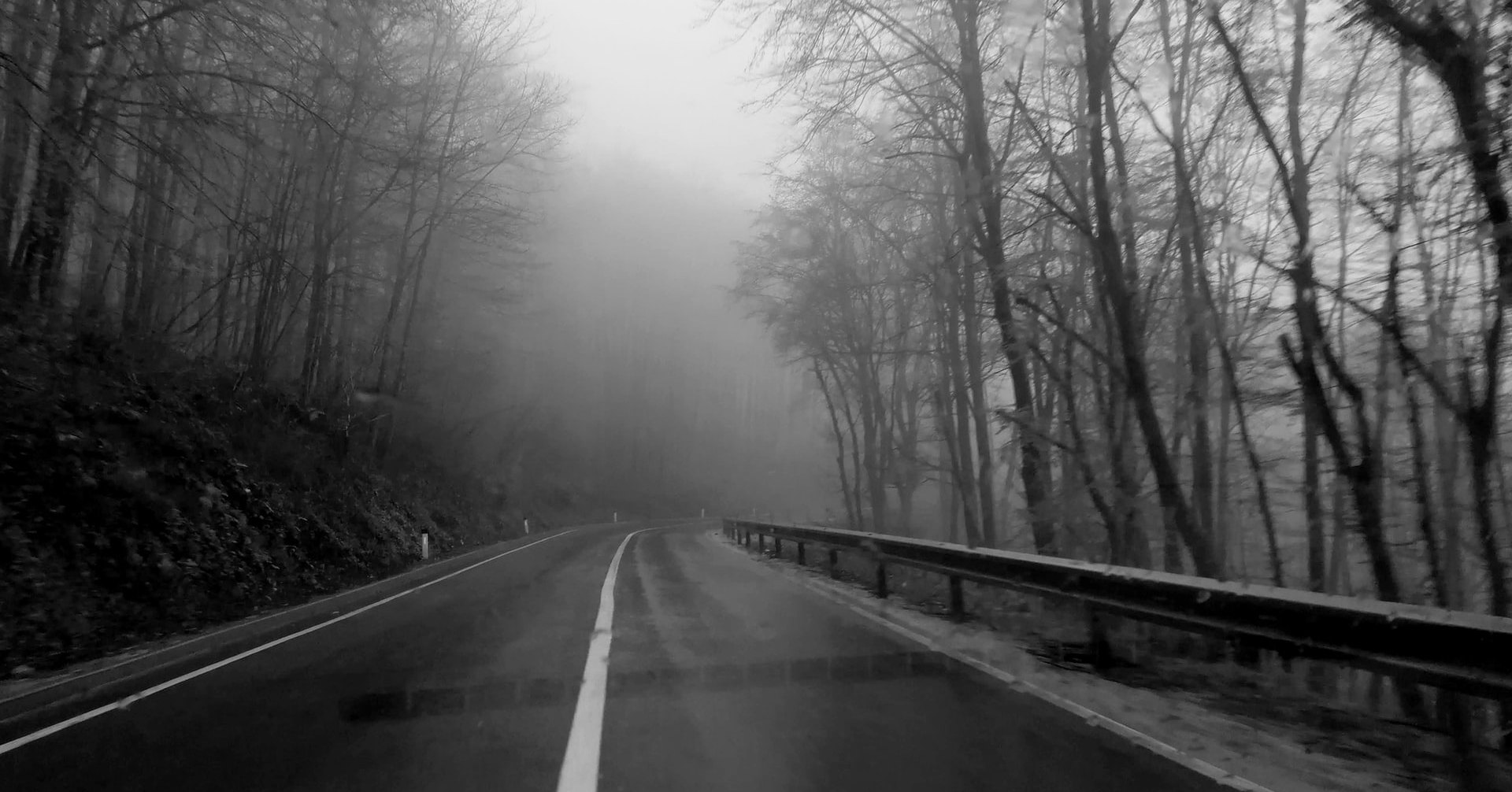 Ostrzeżenie przed mgłą. Widoczność ograniczona do 100 m