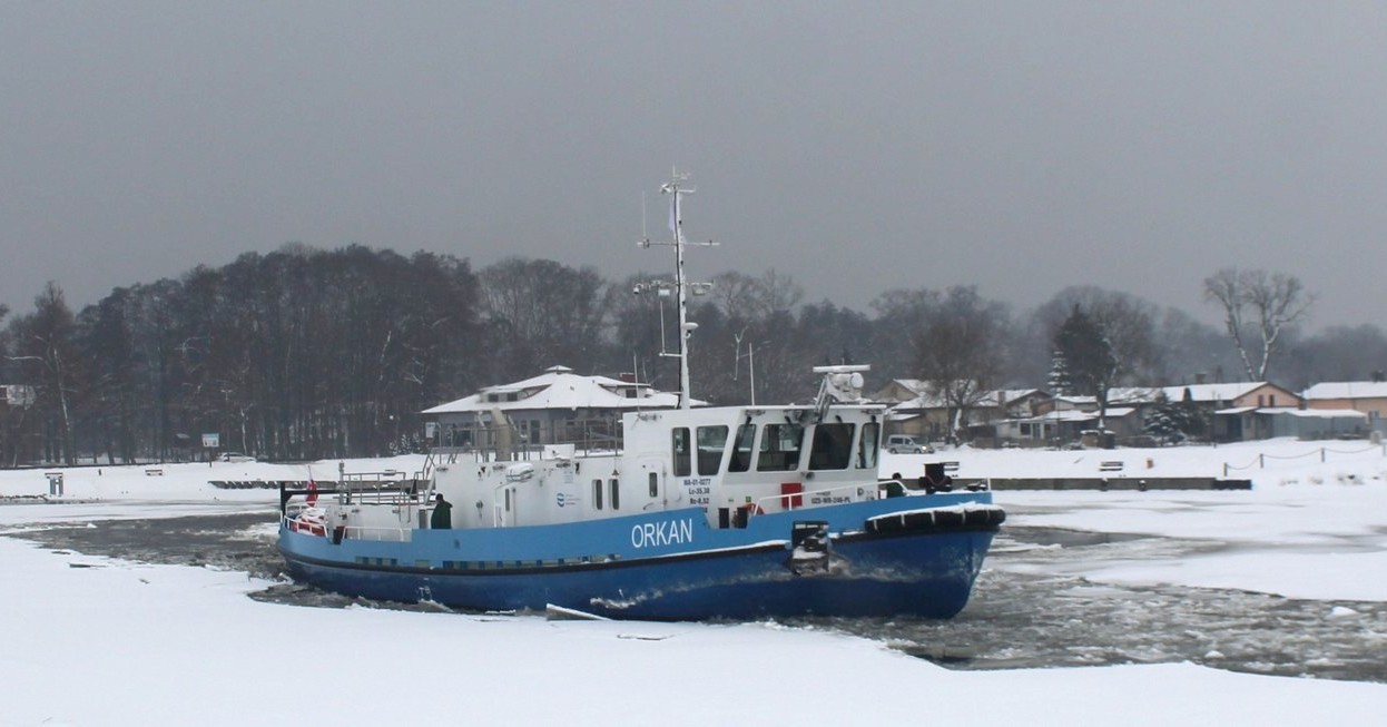 Lodołamacze dotarły za Duninów i zawróciły. Dalej olbrzymi zator [FOTO+VIDEO]