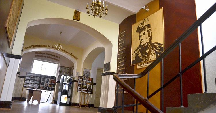 Minister Zdrowia: decyzje w sprawie edukacji stacjonarnej będziemy podejmowali po świętach