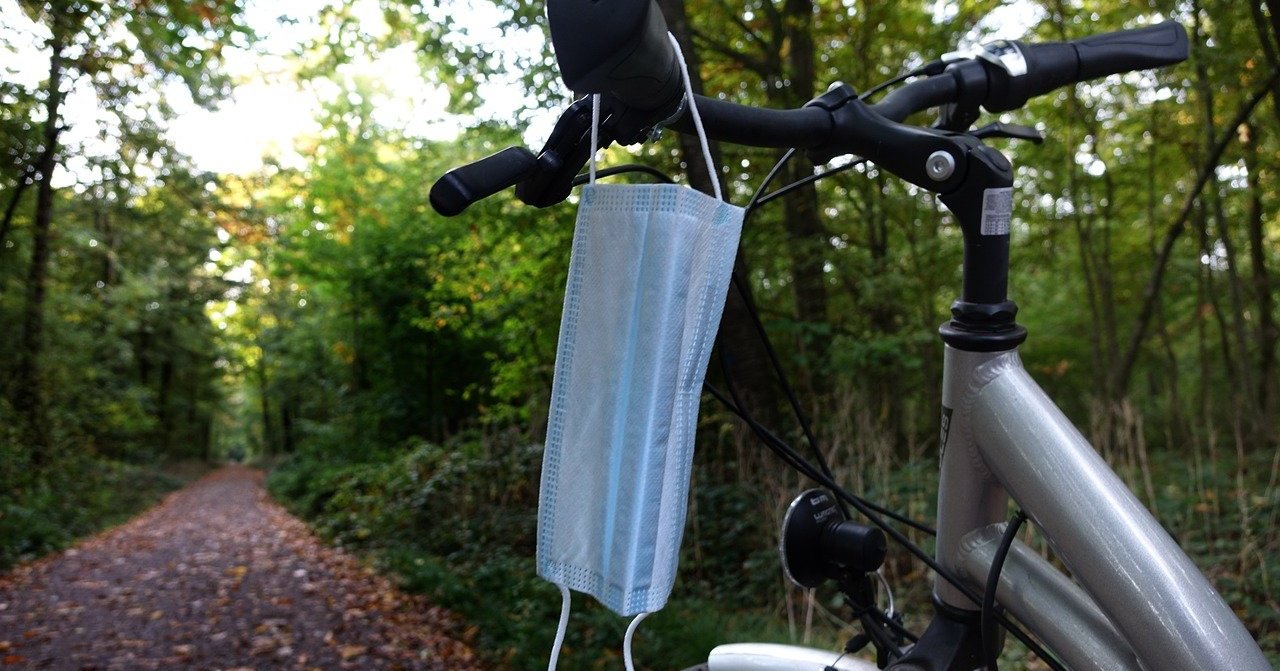 Zniesienie obowiązku noszenia maseczek na otwartym powietrzu. Jest zapis w Dzienniku Ustaw