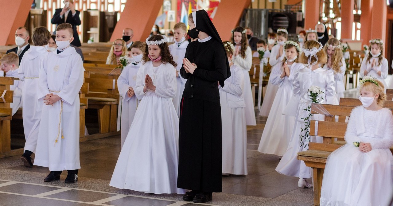 Minął tydzień: komunia w Parafii Św. Marcina, policjant z promilami na służbie i zwycięstwo Skrwy