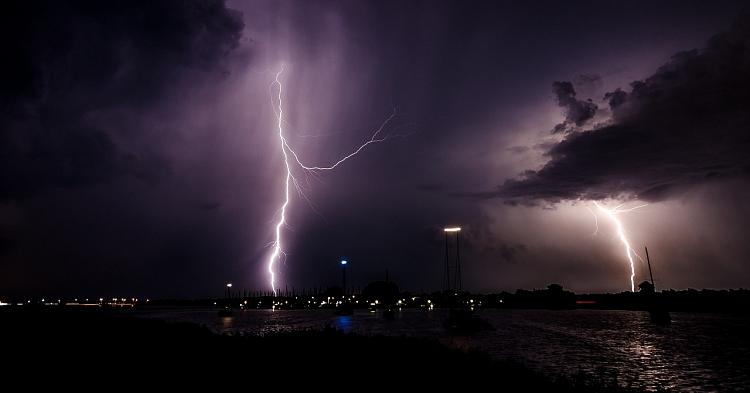 Burze i porywisty wiatr. Ostrzeżenie pogodowe dla Gostynina