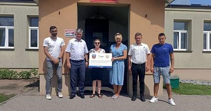 Szkoła W Trębkach Z Instalacją Fo...