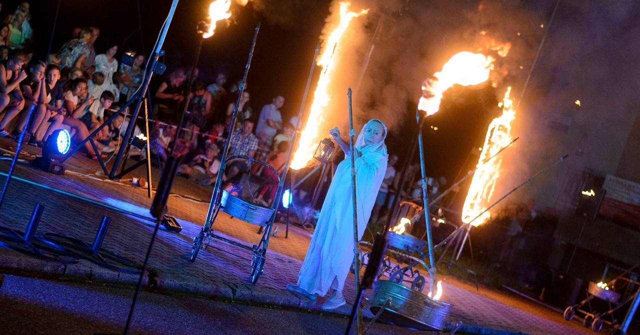 Ukraiński teatr ognia już w sobotę wystąpi na Rynku Miejskim w Gostyninie