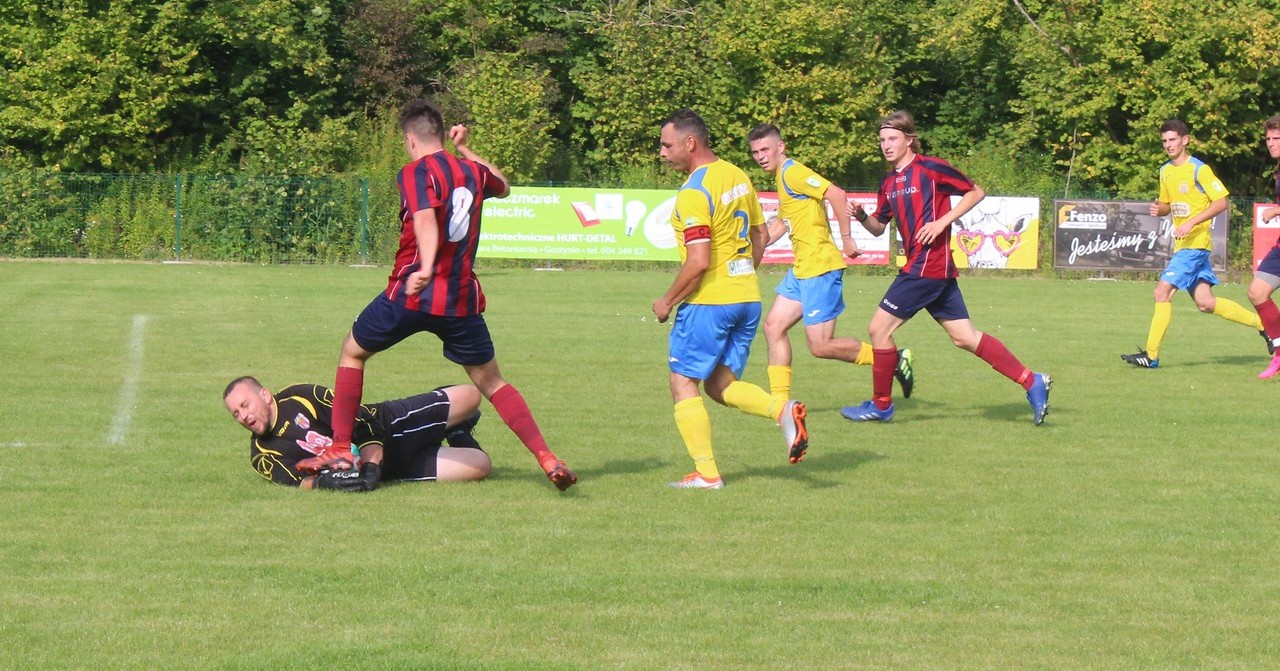 Piłkarska A-Klasa: zwycięska Błyskawica i Zorza [ZDJĘCIA]