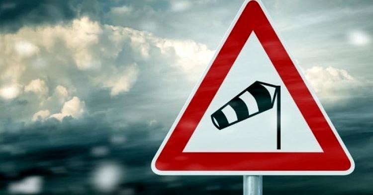 Nad Gostynin nadciąga wichura. Porywy nawet do 90 km/h