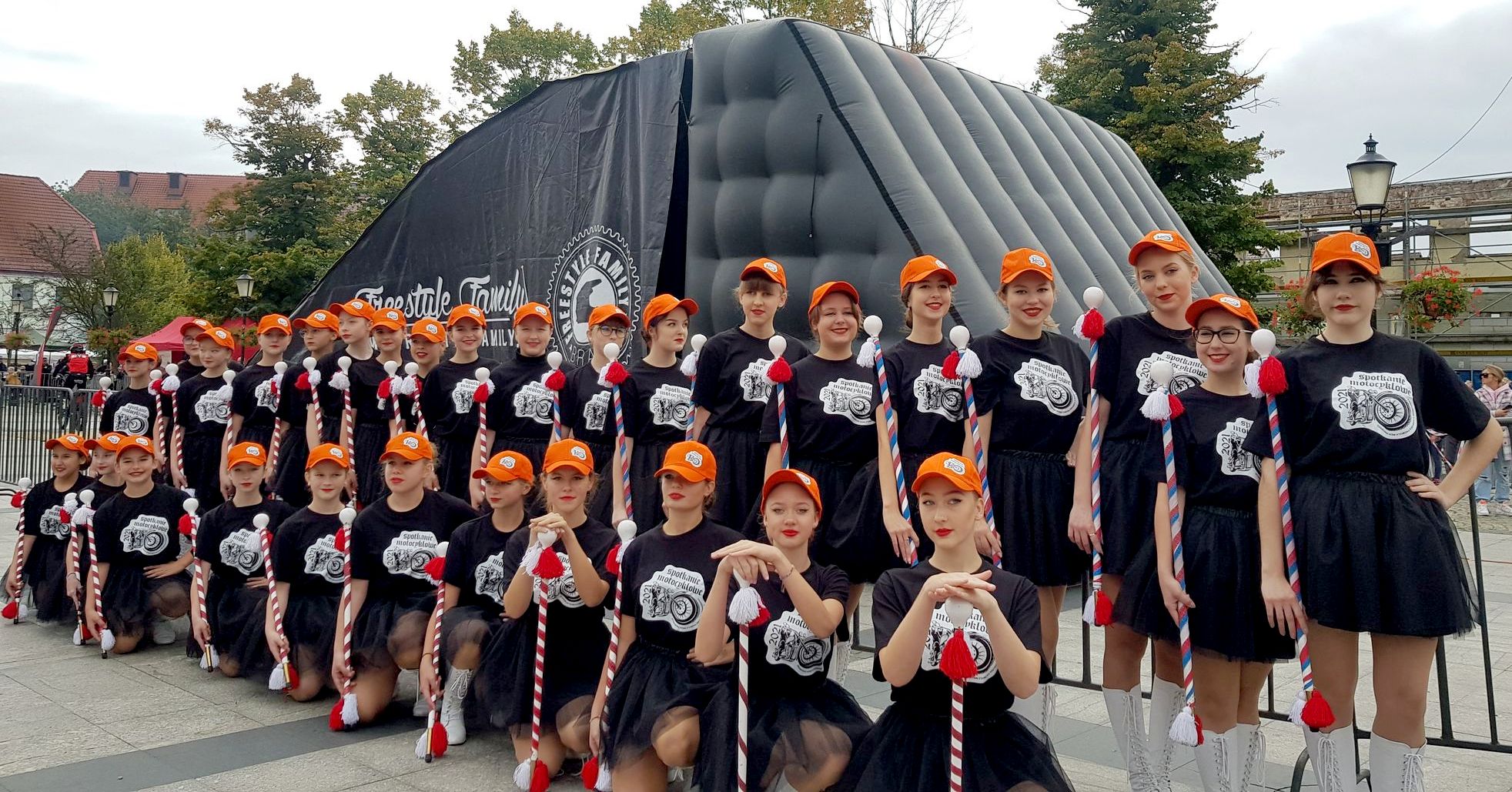 Mażoretki, motocykle i drób [ZDJĘCIA]