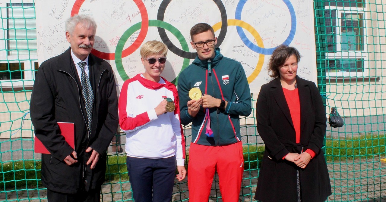 Olimpijski złoty i brązowy medal w Pacynie. Święto szkoły uświetnione [ZDJĘCIA]
