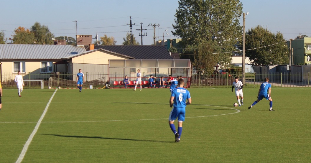 Mazur przegrywał, prowadził, by w końcu zremisować