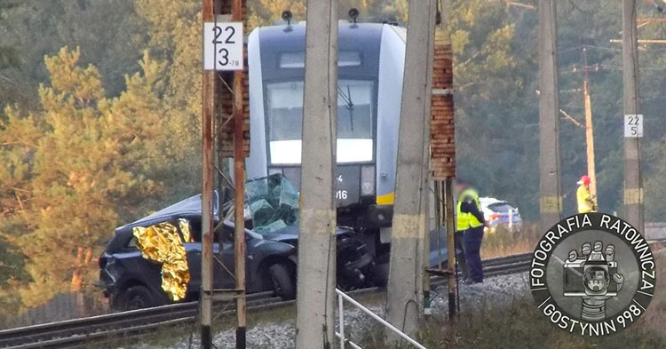 Śmiertelny wypadek w Lisicy. Hyundai zderzył się z pociągiem